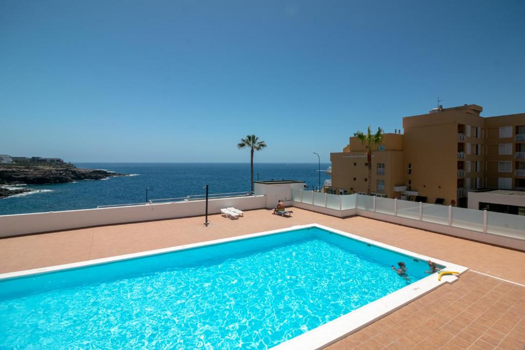 Apartment El Ancla holiday rental in Tenerife with sea views and a communal pool