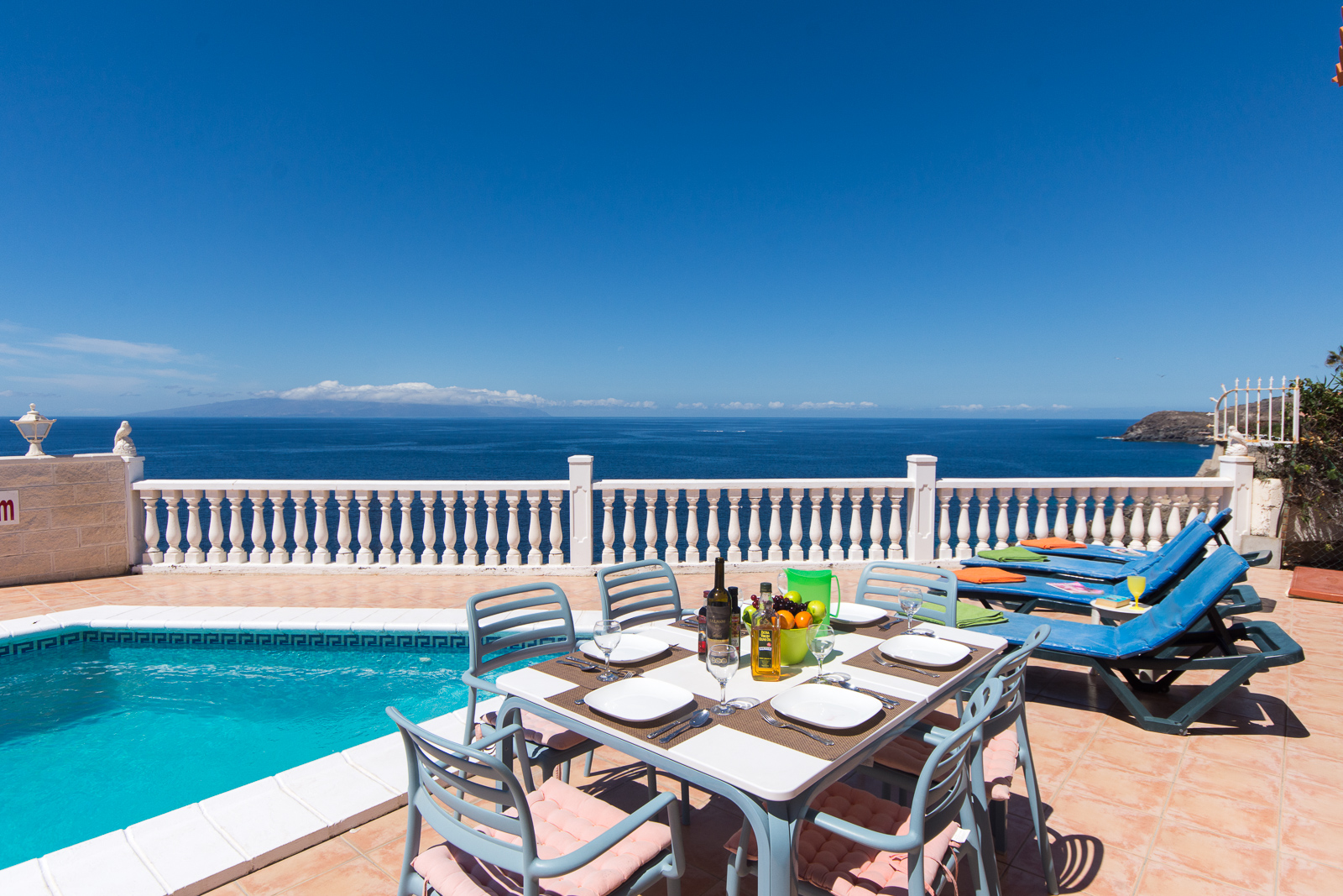 Front-line holiday rental villa in Tenerife with a private pool and sea views